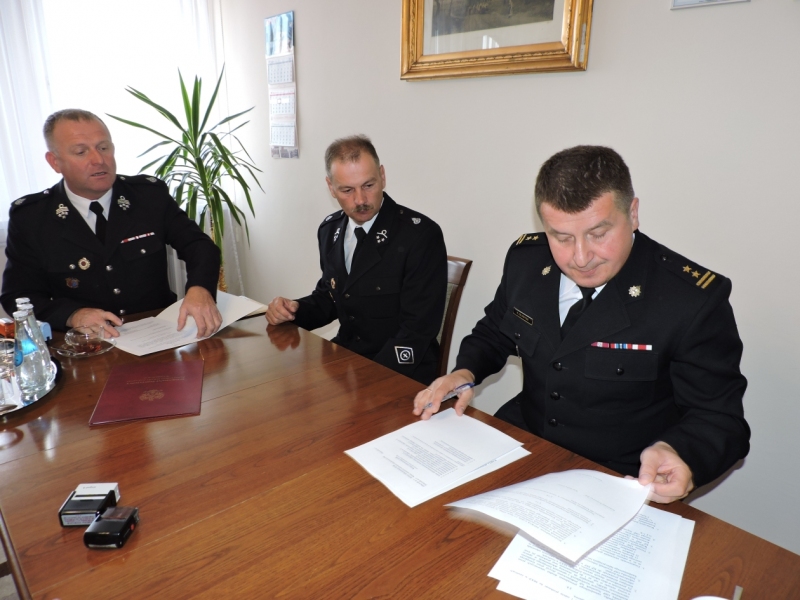 Zdjęcie strażaków podczas spotkania