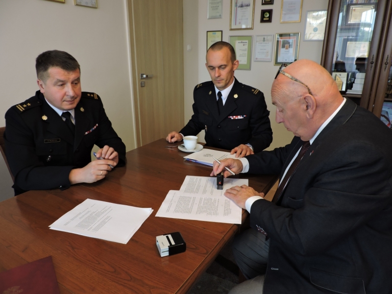 Zdjęcie strażaków podczas spotkania